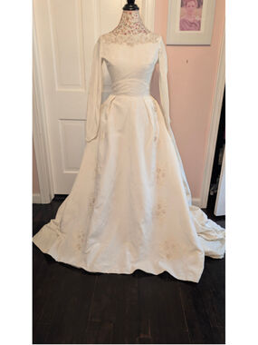 Vintage 50's-60's "Grace Kelly" Wedding Dress, White and Beige, Long Sleeve